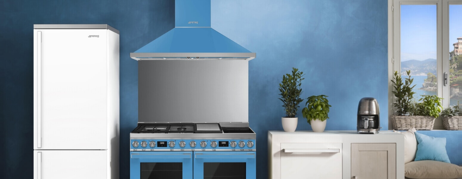 A monochromatic blue kitchen to match the blue Smeg Portofino cooker and rangehood