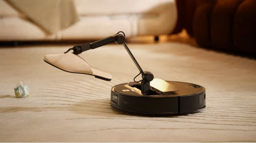 Saros Z70 Robotic Vacuum picking things up with robotic arm.