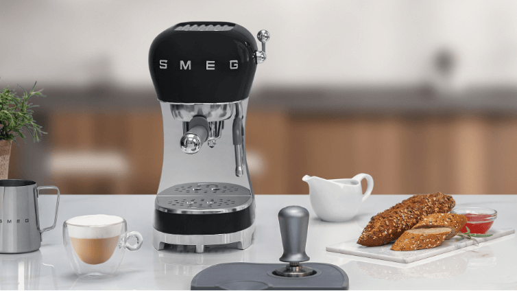 Smeg retro espresso machine in black