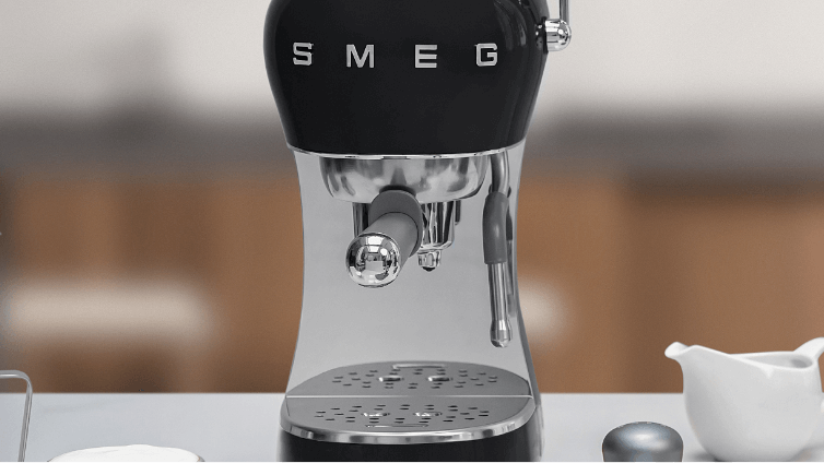 Smeg Espresso Coffee Machine in black