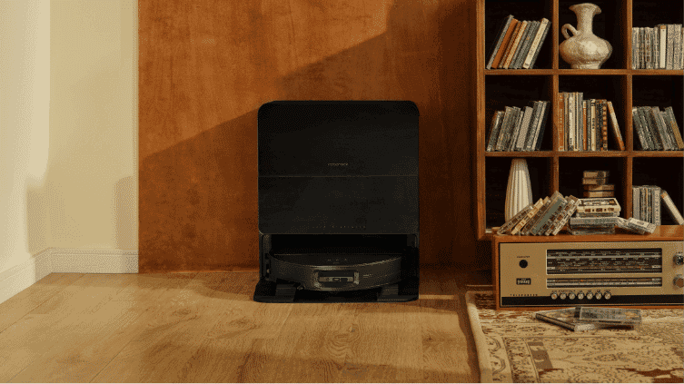 Saros 10 Robot Vacuum charging at dock