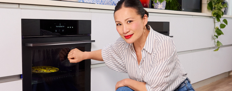 Image of Poh Ling Yeow knocking on the LG Instaview Oven