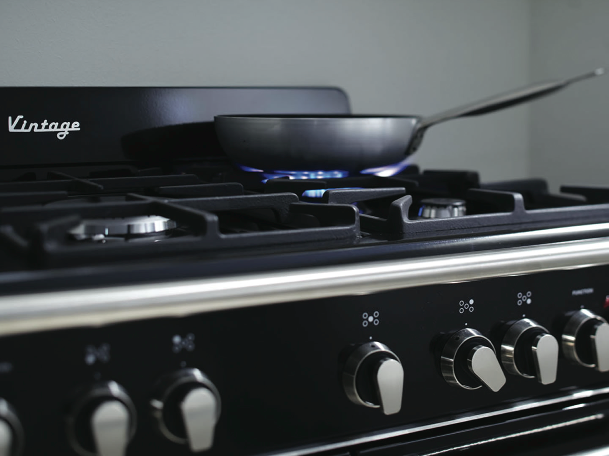 DeLonghi DEFV908BK 90cm Dual Fuel Upright Cooker at The Good Guys