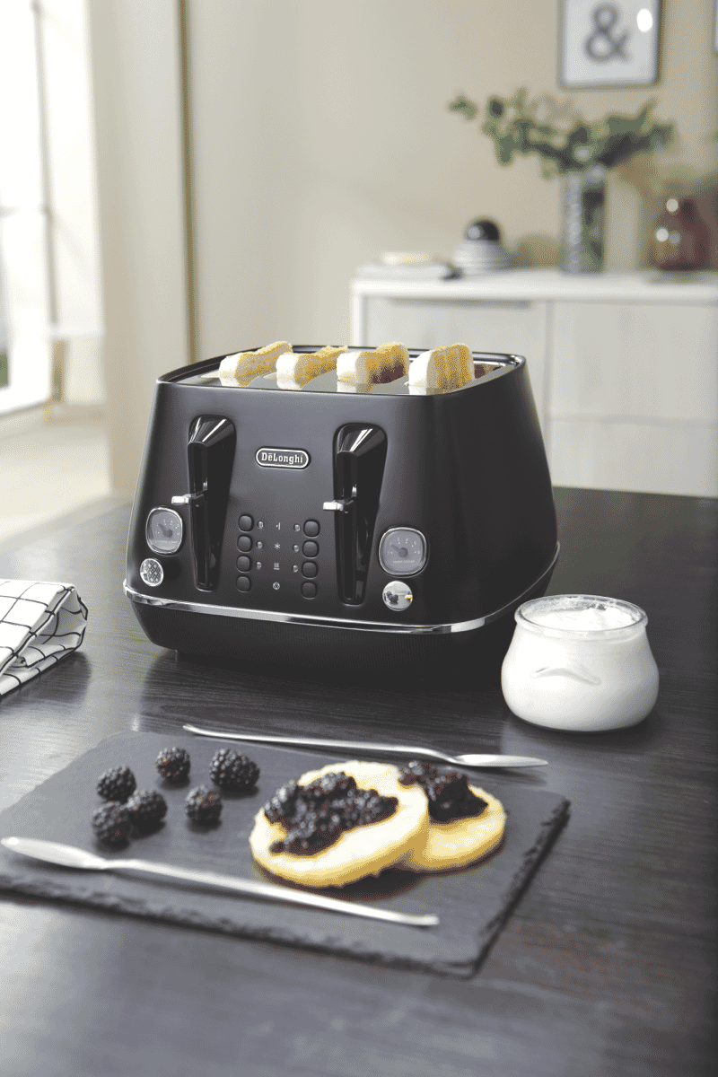 DeLonghi CTIN4003BK Distinta Moments 4 Slice Toaster Black at The