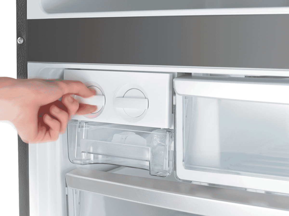 Westinghouse WHE6000SB 605L French Door Refrigerator at The Good Guys