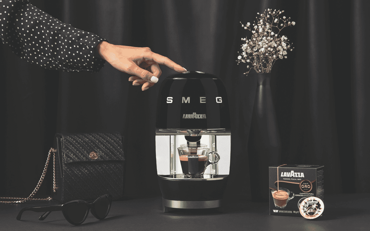 Smeg LM200BLACK Macchina Caffé Lavazza a Modo Mio Capsule Potenza 1250 watt  colore Nero